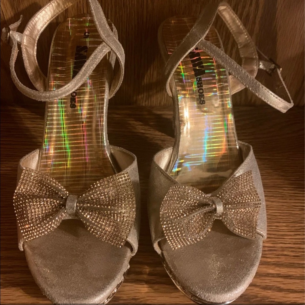 Women’s god heels
